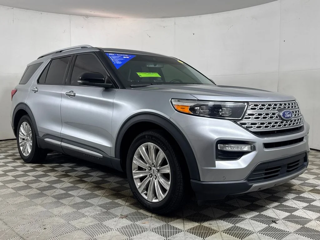 Used 2023 Silver Ford Limited image 1