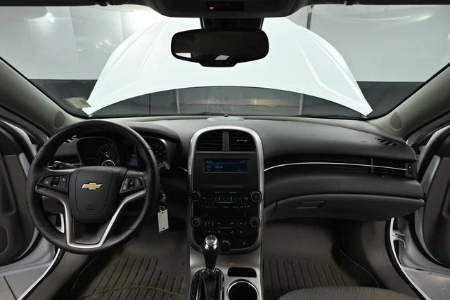 Used 2015 White Chevrolet LS image 18
