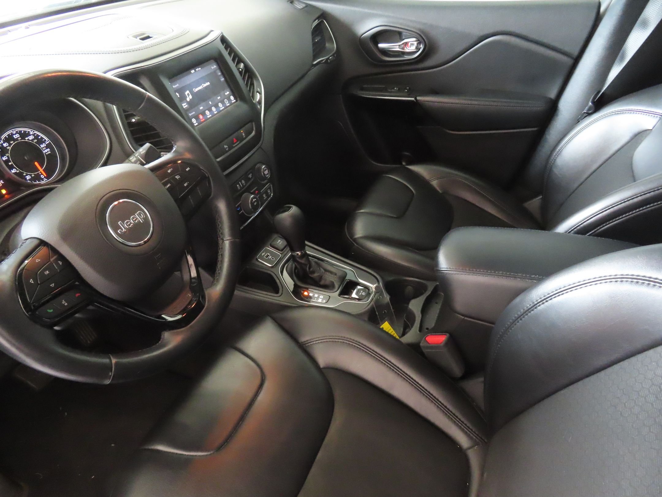 Used 2021 Black Jeep Latitude Plus image 20