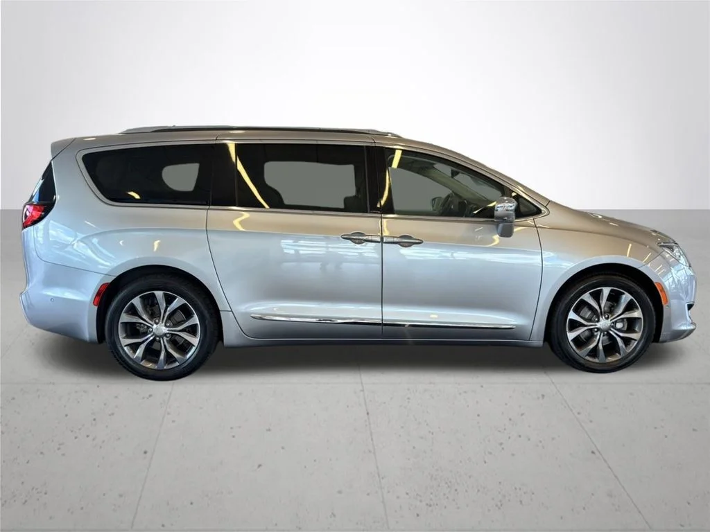 Used 2017 Silver Chrysler Limited image 6
