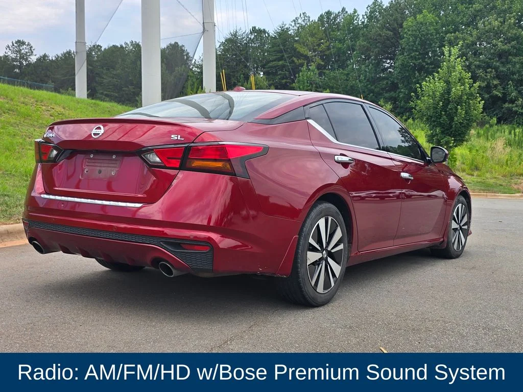 Used 2019 Red Nissan 2.5 SL image 3