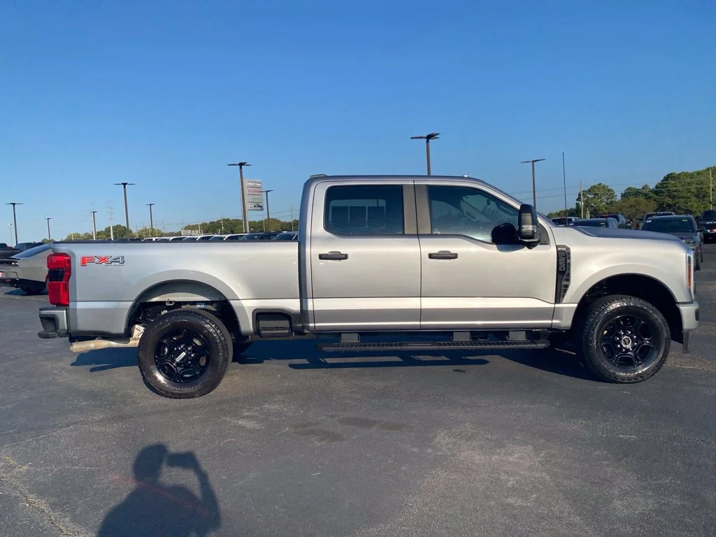 Used 2024 Silver Ford XL image 9