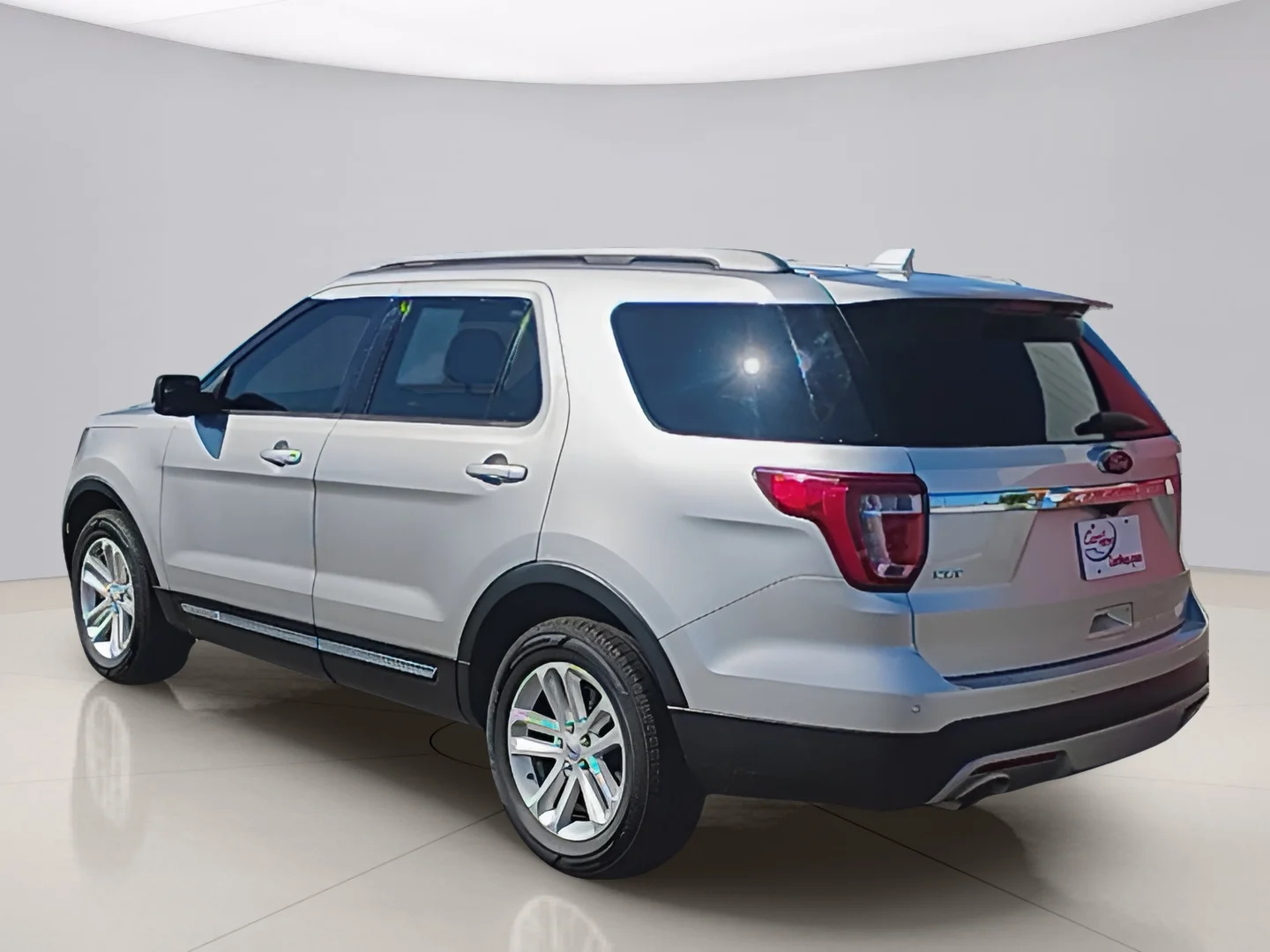 Used 2017 Silver Ford XLT image 3