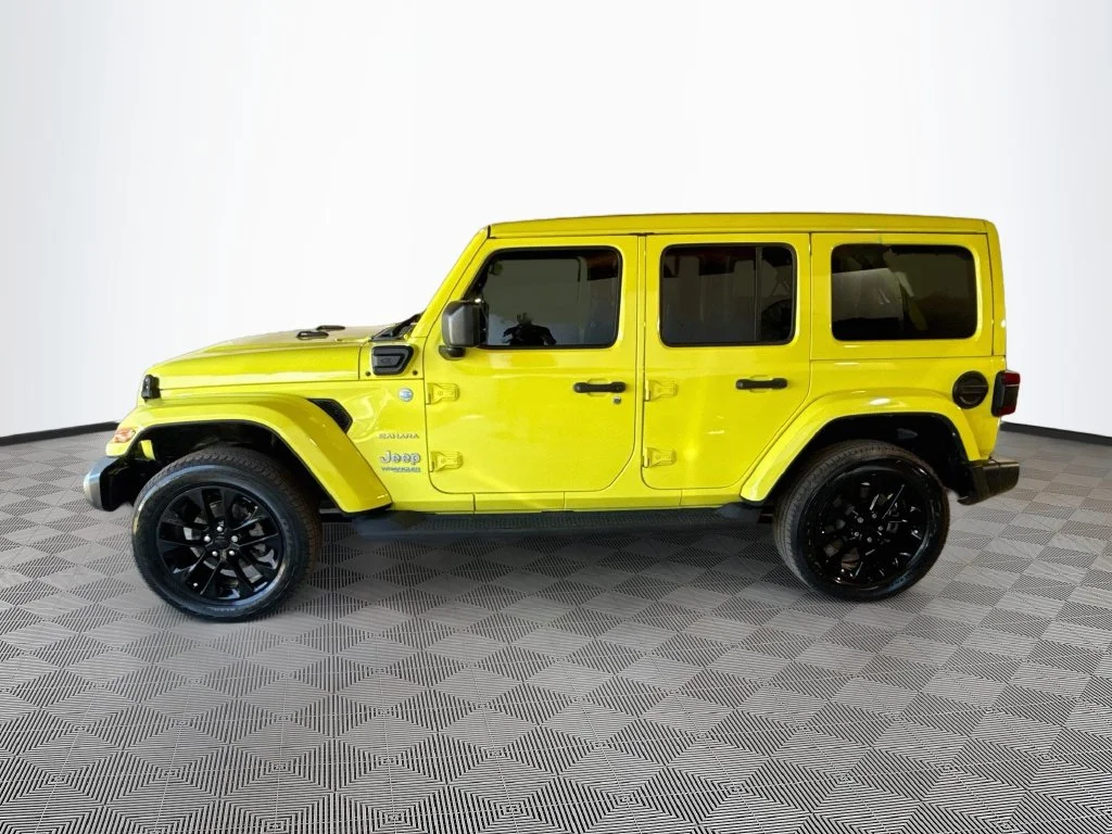 Used 2022  Jeep Unlimited Sahara 4xe image 9