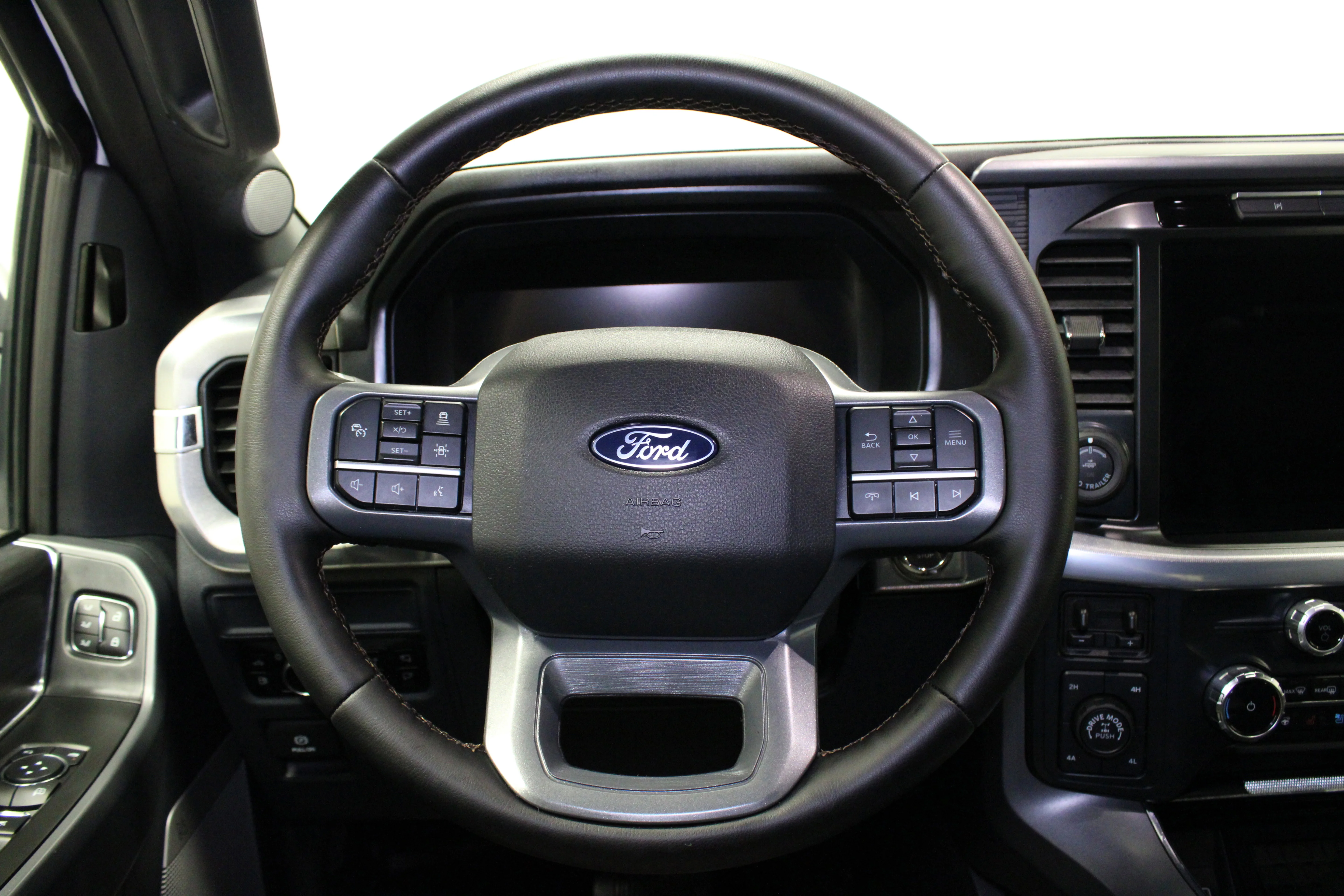 Used 2025 Star White Metallic Tri-Coat Ford LARIAT image 23