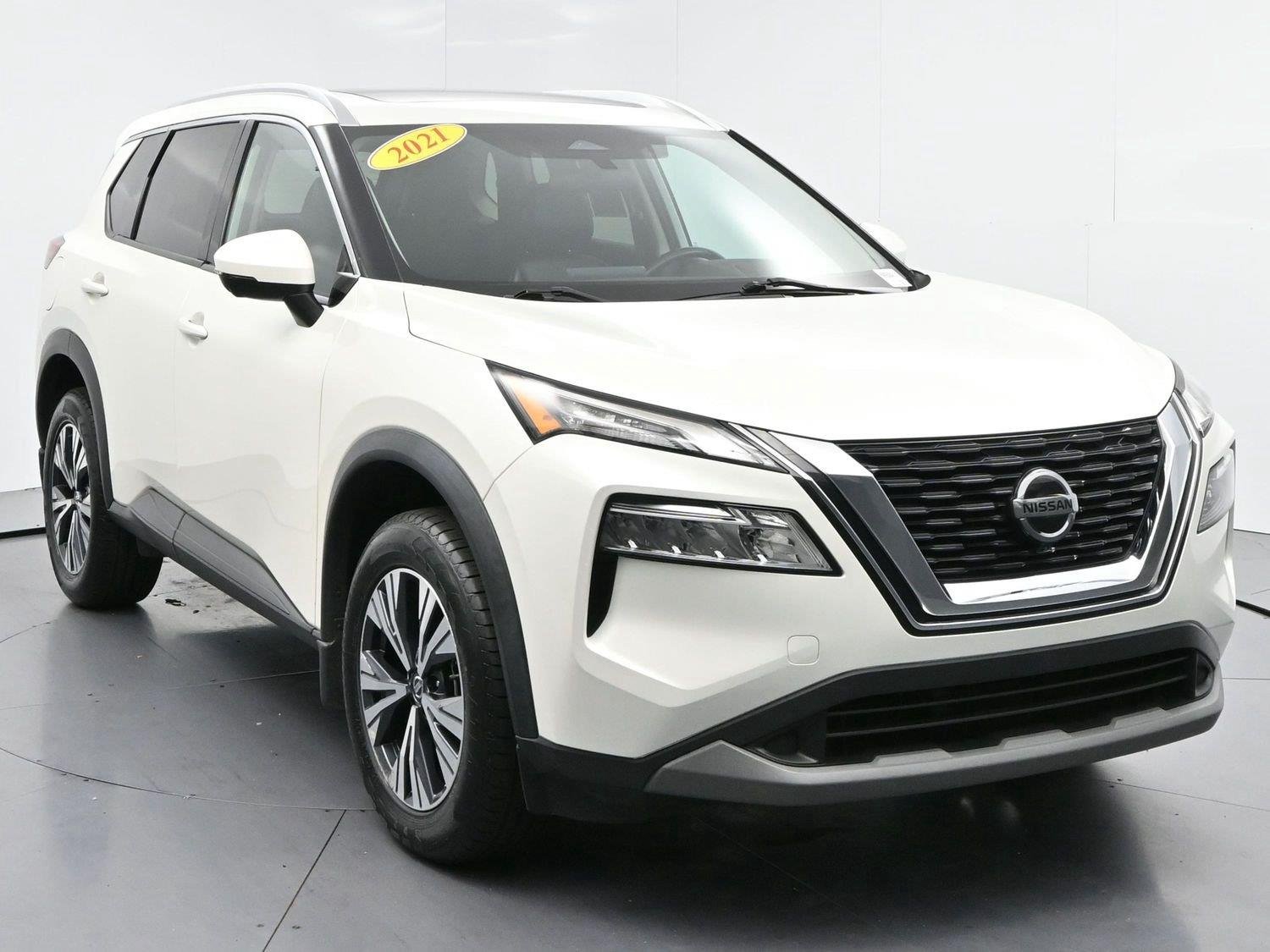 Used 2021 Pearl White Tricoat Nissan SV image 2