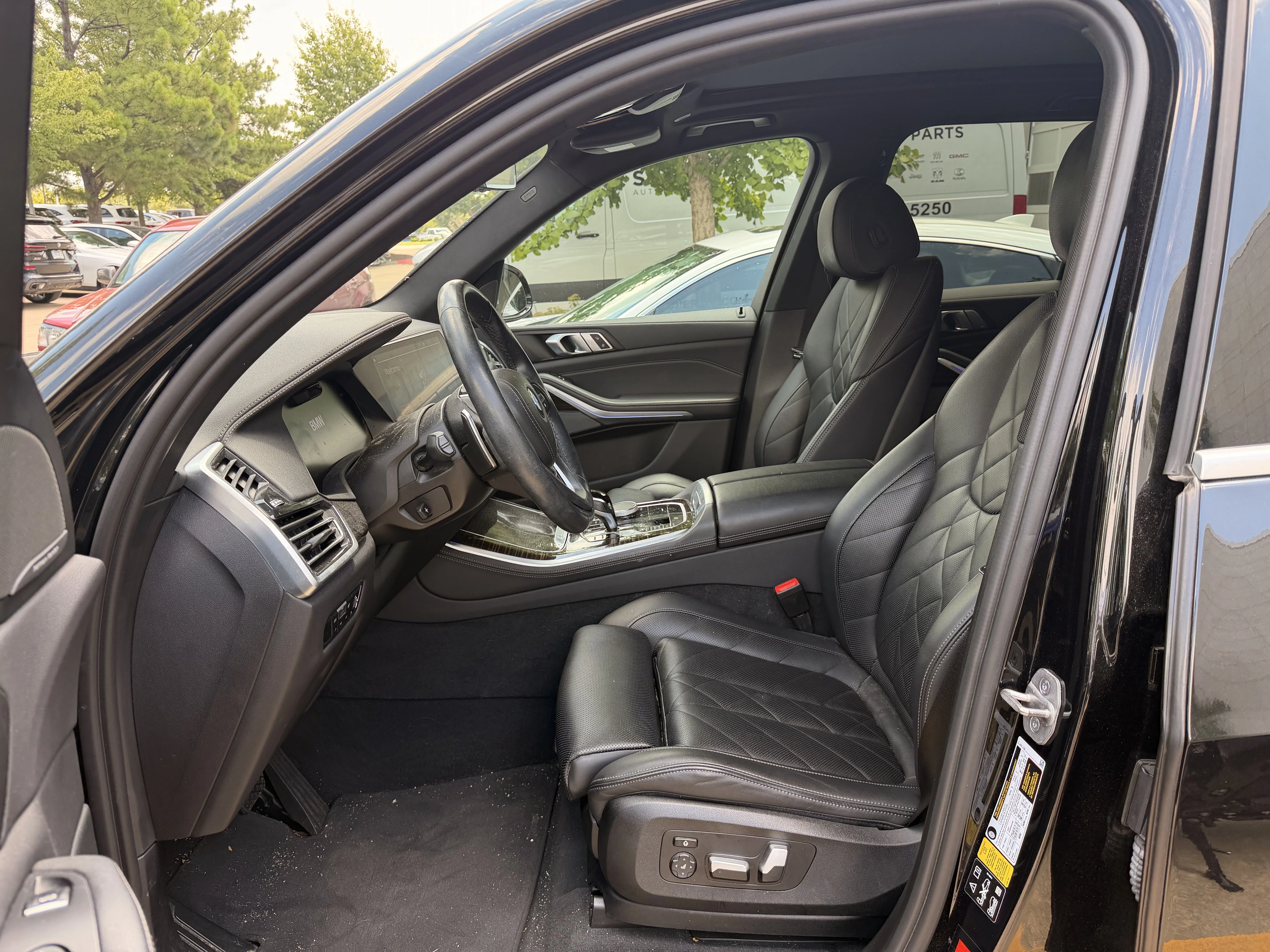 Certified Used 2023 Black Sapphire Metallic BMW xDrive40i image 3