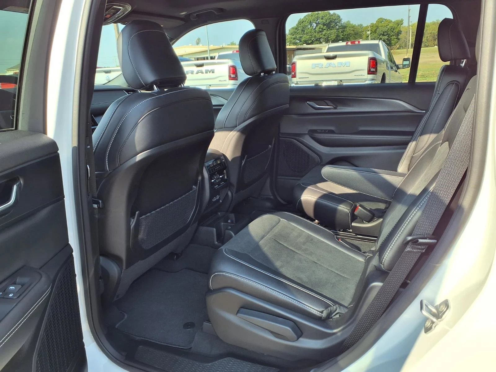 Used 2025 Bright White Clearcoat Jeep  image 16