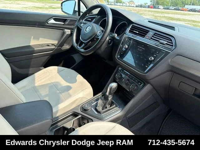Used 2018 White Volkswagen 2.0T SE image 25