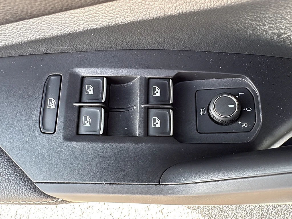 Certified Used 2023 Pure White Volkswagen Sport Auto image 33