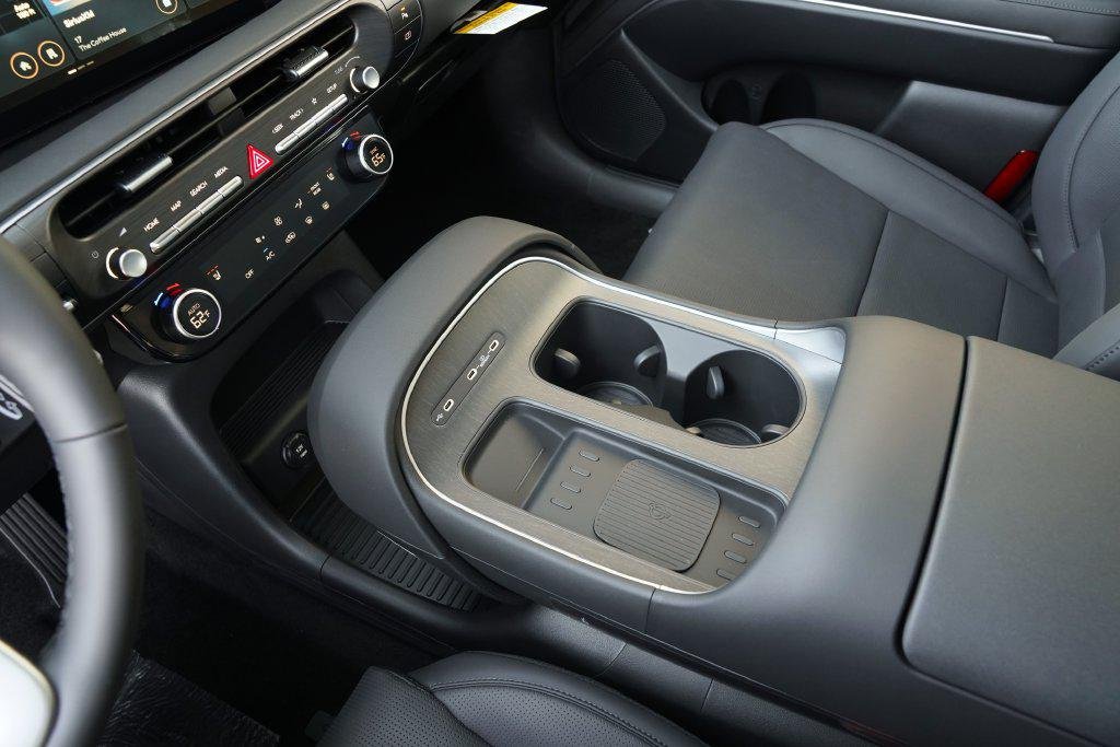 New 2027 Shimmering Silver Hyundai SEL image 20