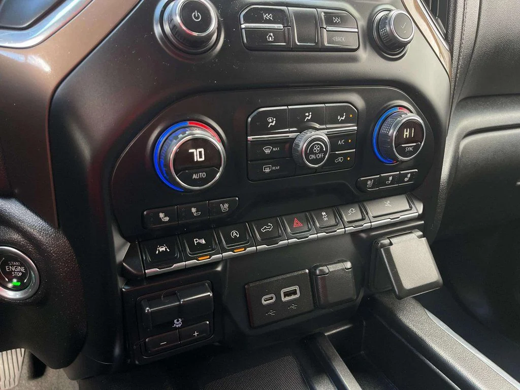 Used 2019 Iridescent Pearl Tricoat Chevrolet High Country image 14