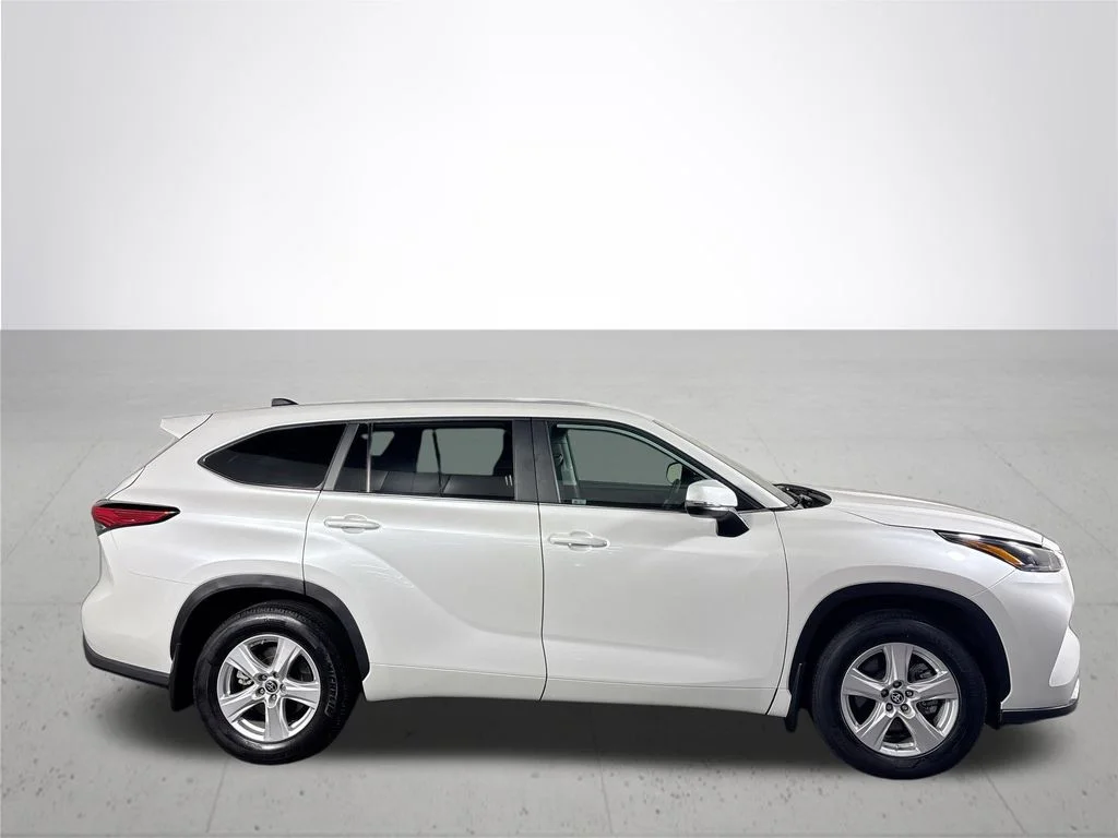 Used 2023 Beige Toyota L image 5