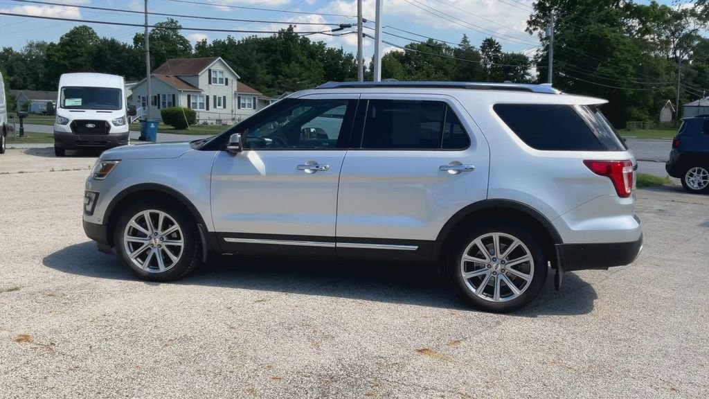 Used 2017 Silver Ford Limited image 2