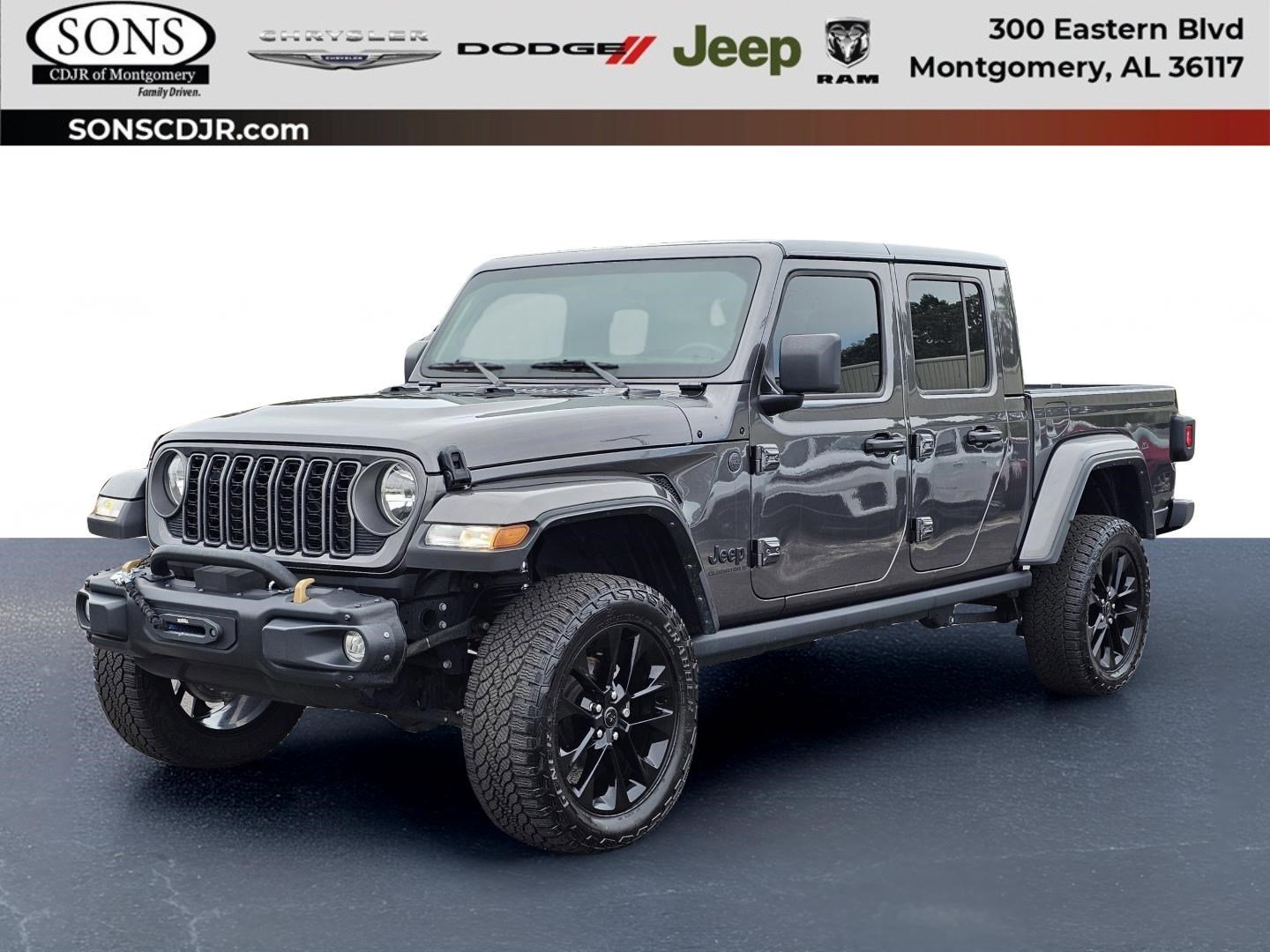 2025 Jeep Gladiator Nighthawk Auto's photo