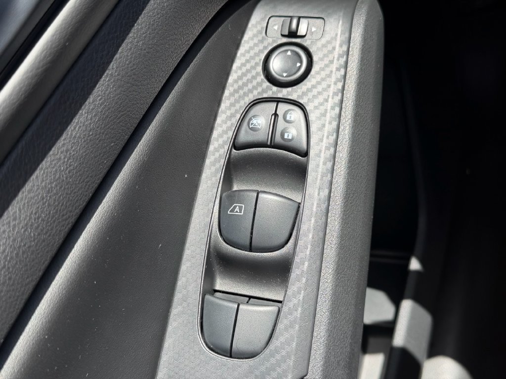 Used 2025 White Nissan 2.5 S image 33
