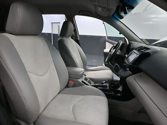 2012 Toyota RAV4 EV - Photo 41