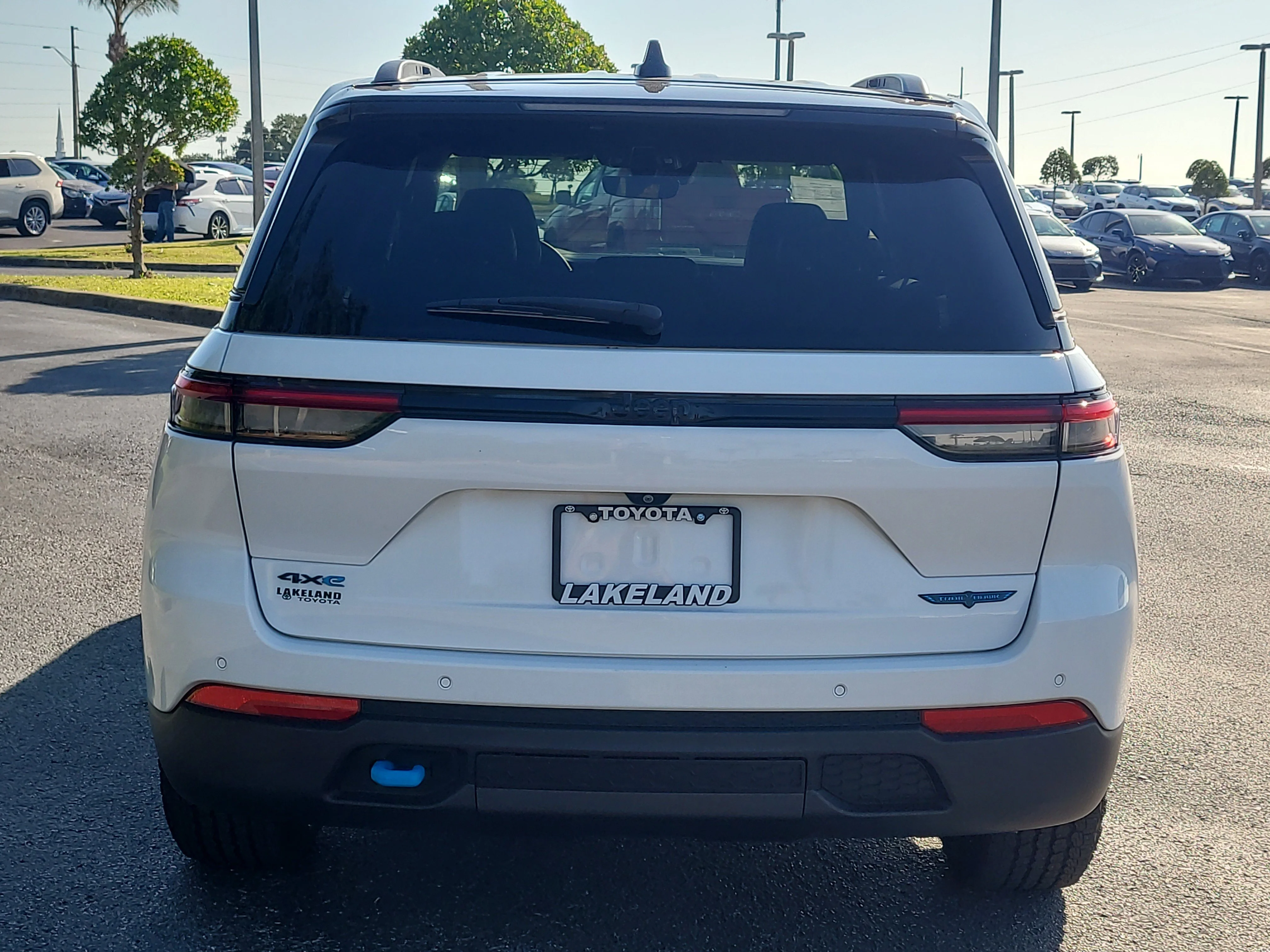 Used 2024 Bright White Clearcoat Jeep Trailhawk image 5