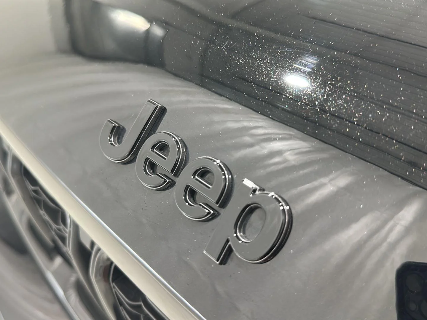 Used 2025 Diamond Black Crystal Pearlcoat Jeep Altitude image 27