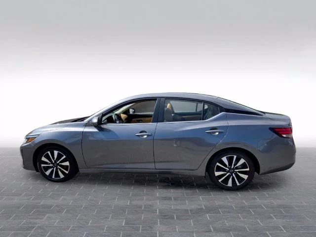 Used 2025 Gray Nissan SV image 4