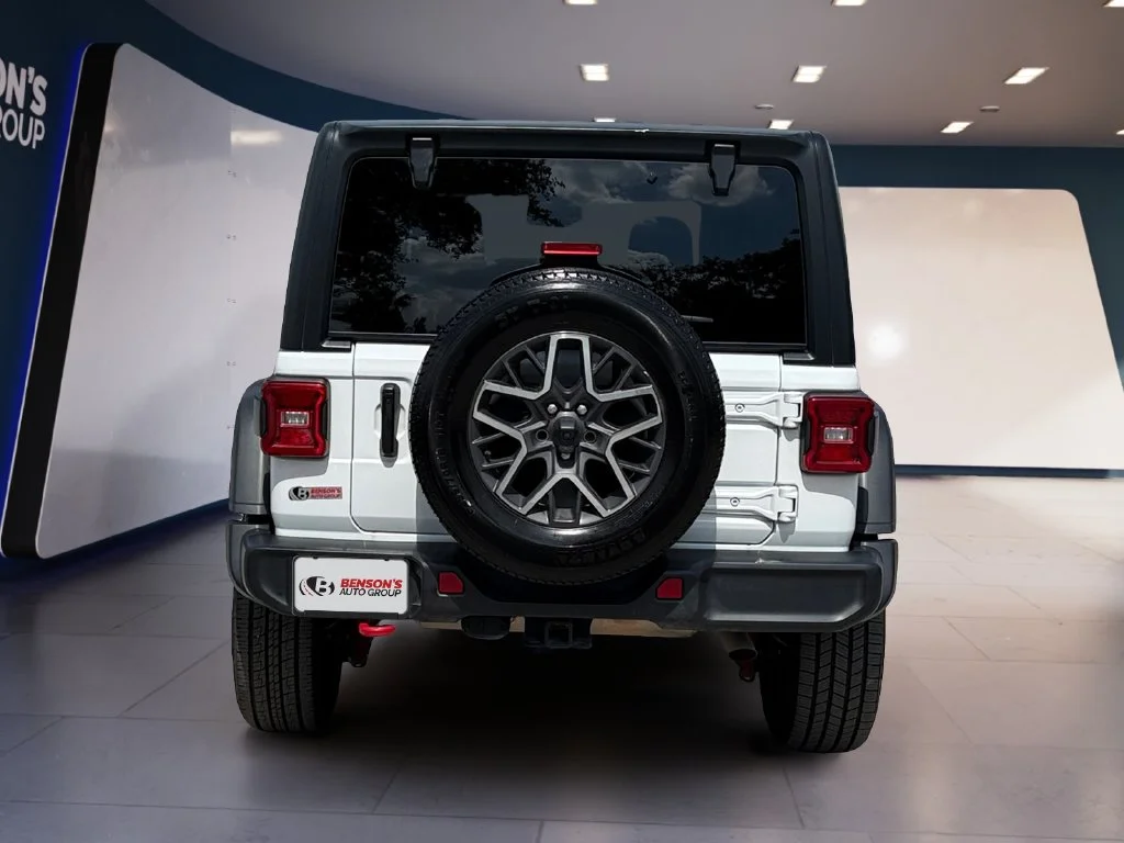 Used 2025 White Jeep Rubicon image 4