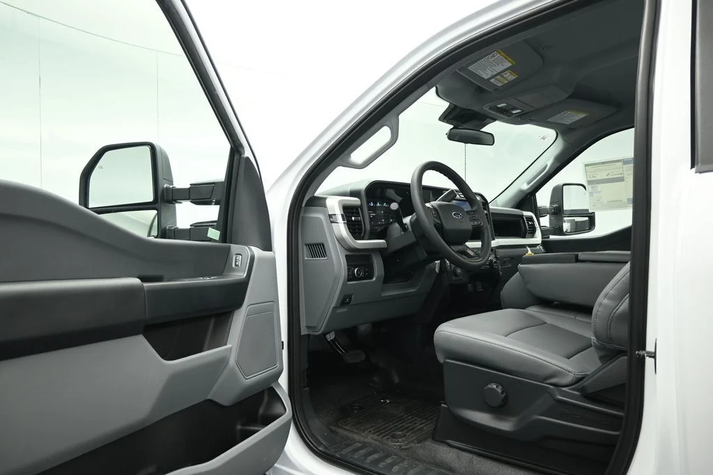 New 2026 Oxford White Ford XL image 5