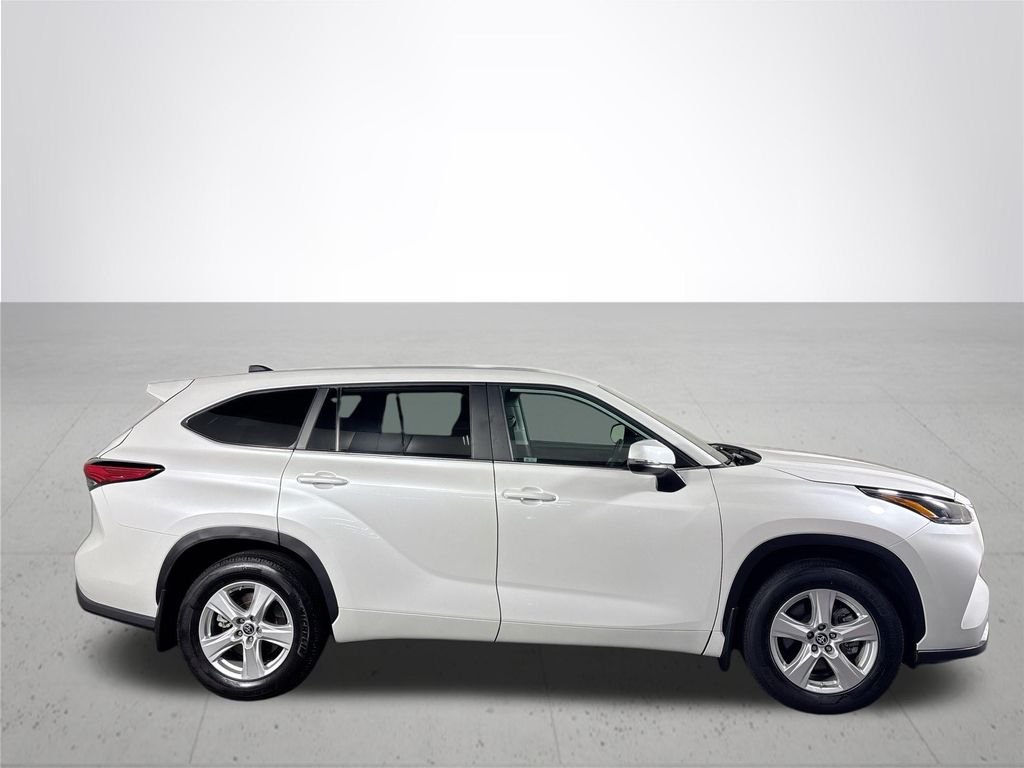 Used 2023 Pearl Toyota L image 5