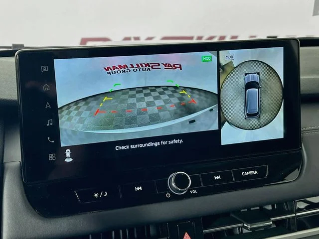 Used 2025 Silver Mitsubishi SE image 19