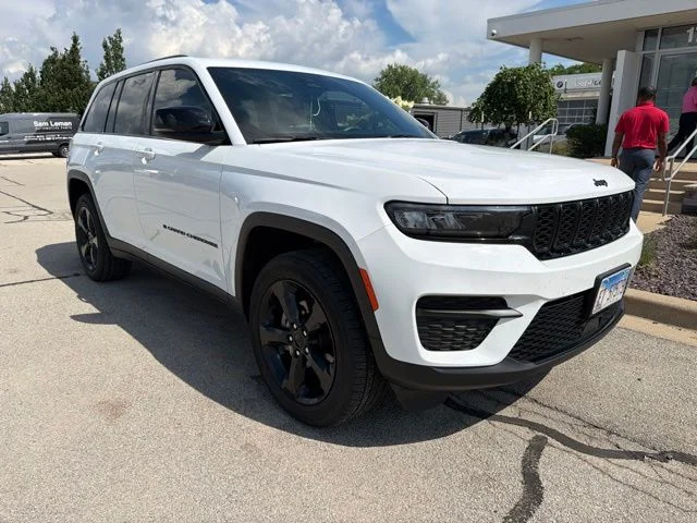 Used 2022 White Jeep Altitude image 2