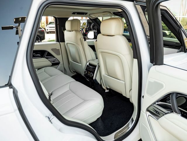 Used 2025 Fuji White Land Rover SE image 32