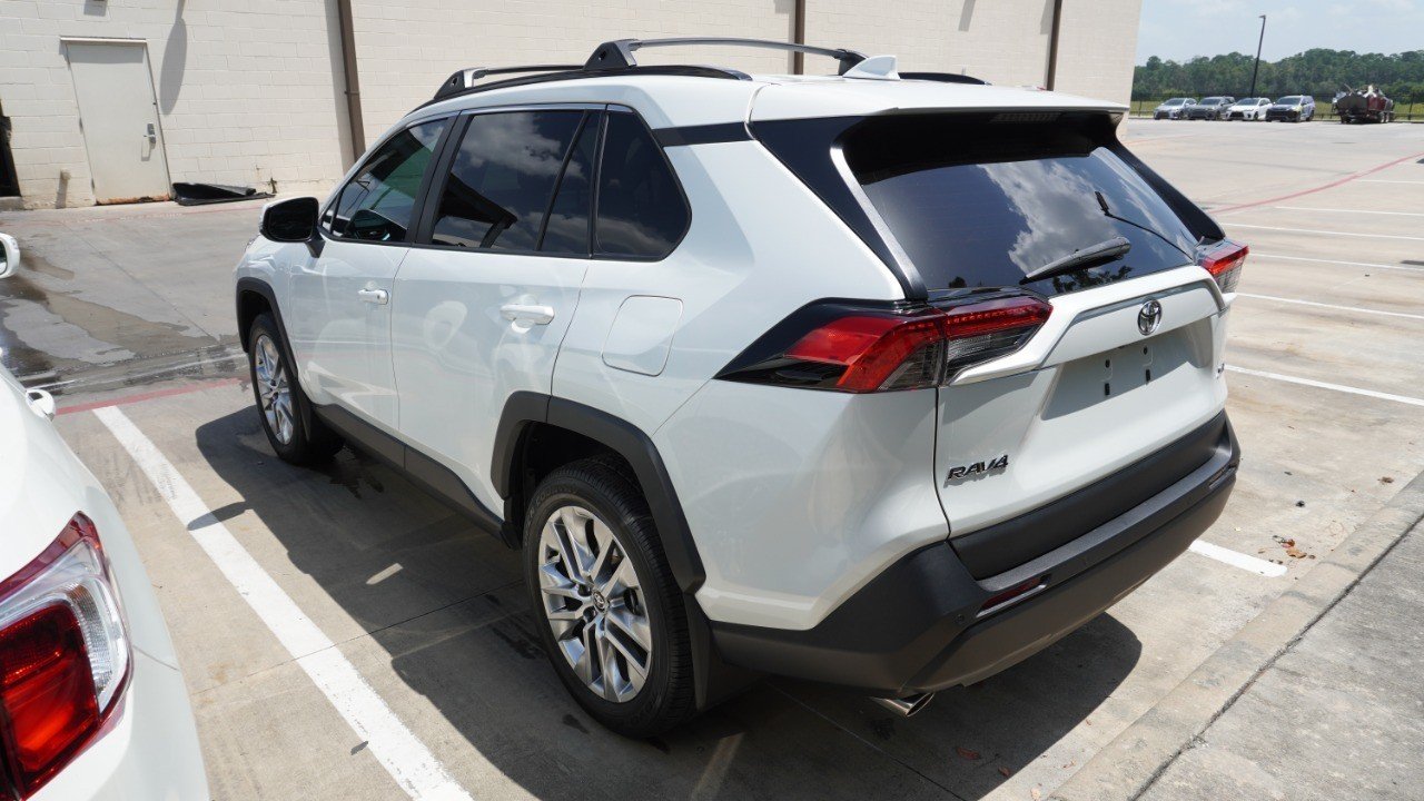 Used 2024 White Toyota XLE Premium image 7