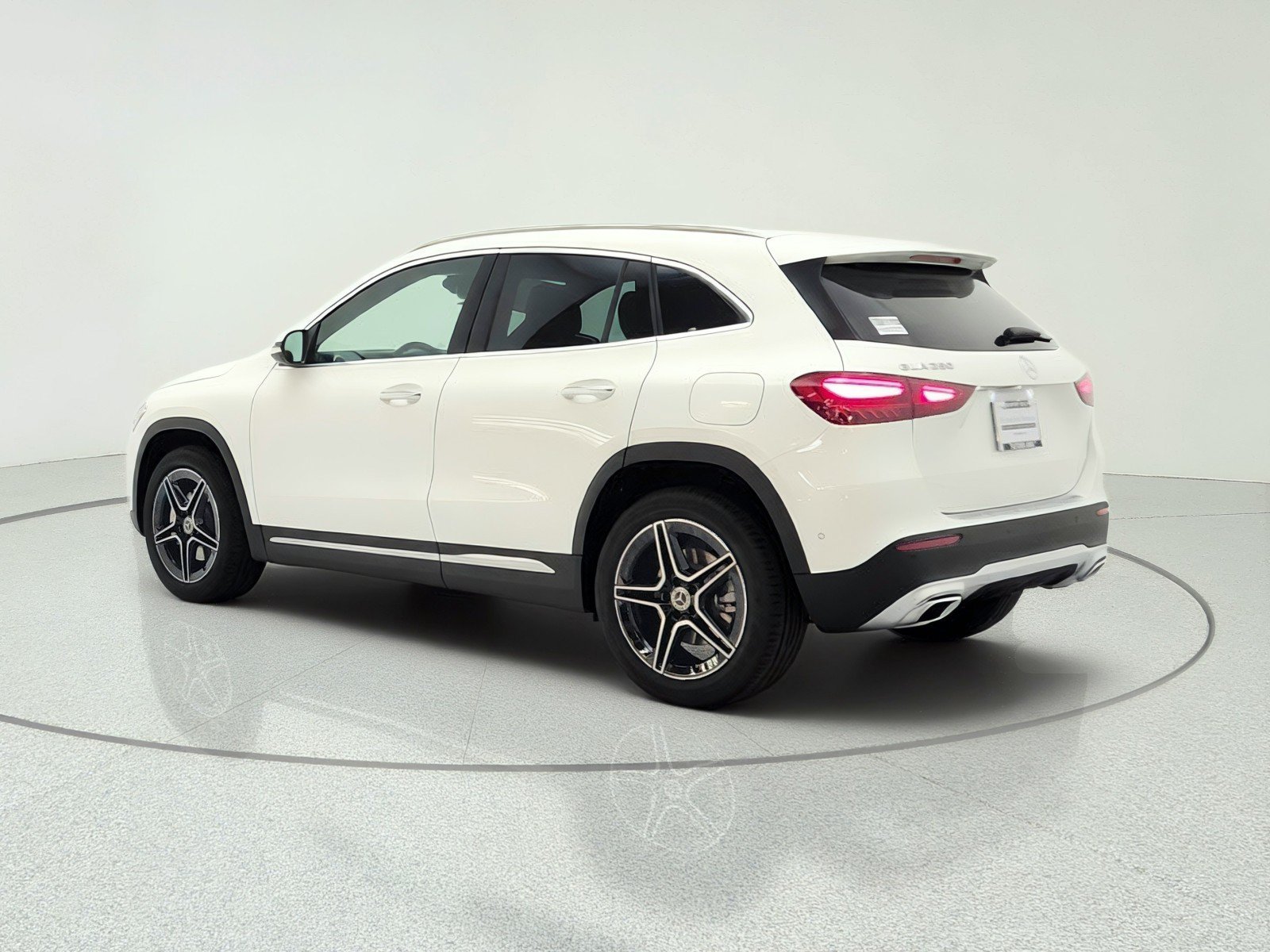 New 2026 Polar White Mercedes-Benz GLA 250 SUV image 22
