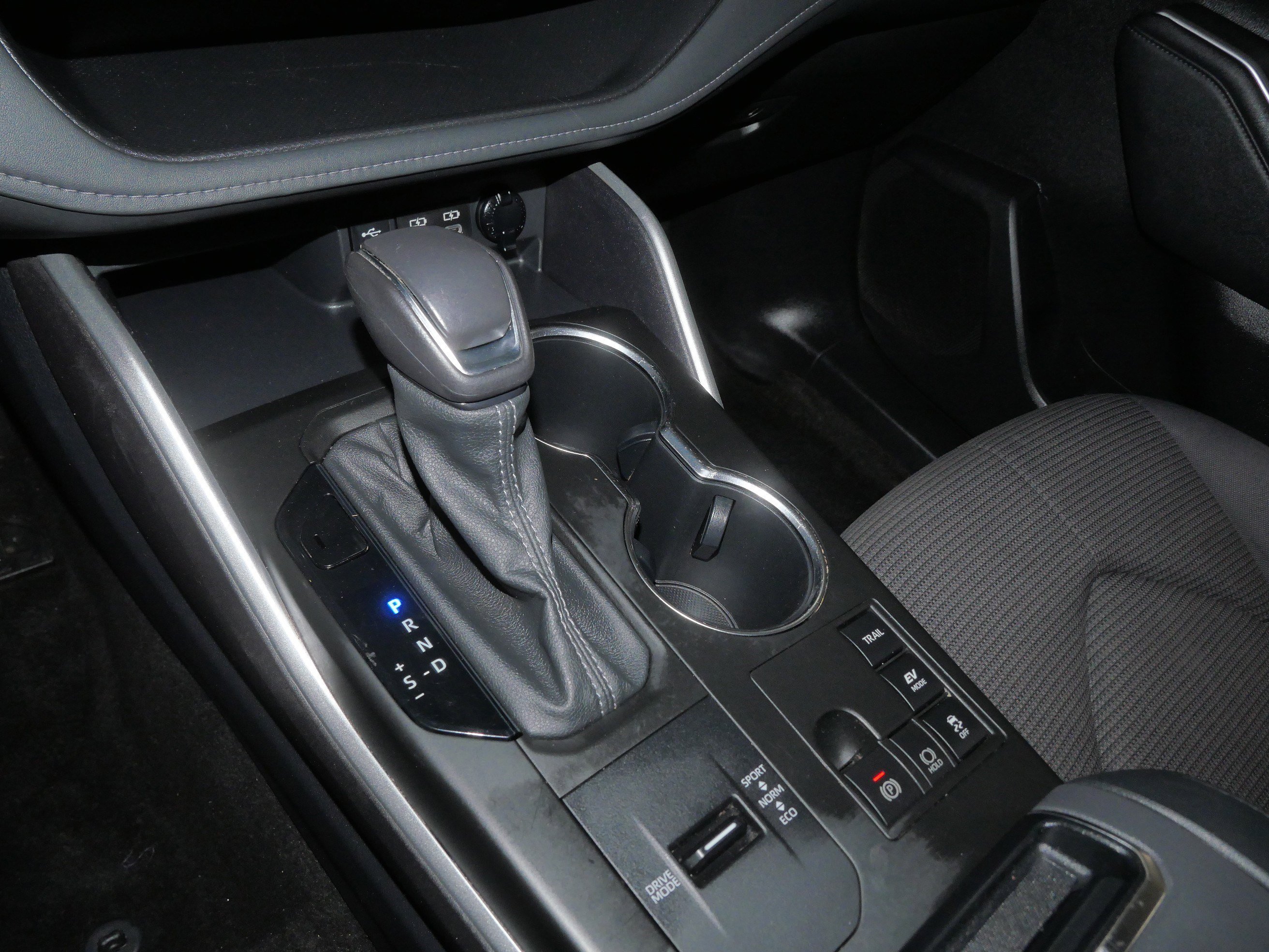 2023 Toyota Highlander LE - Photo 25