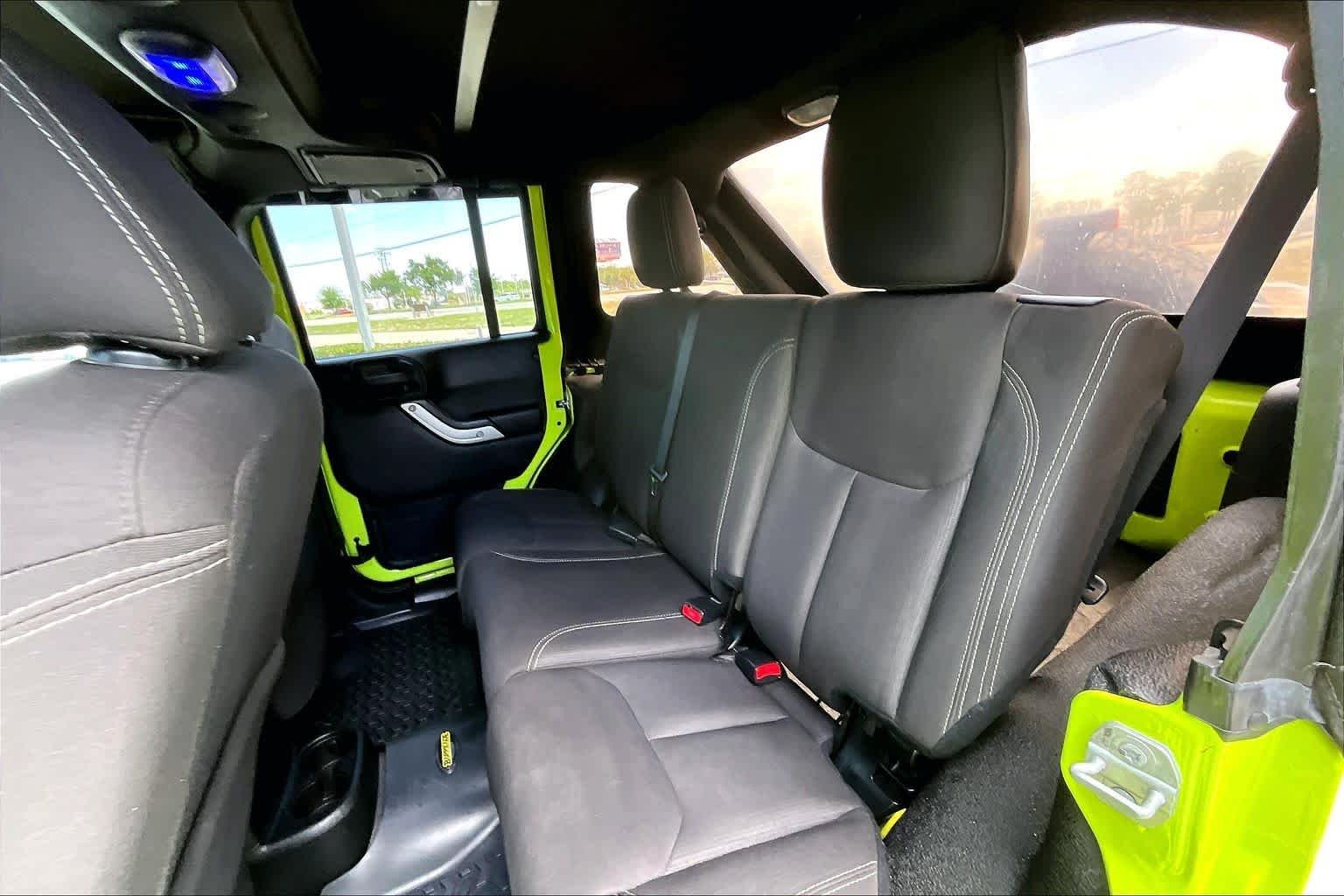 Used 2016 Hypergreen Clearcoat Jeep Sahara image 20