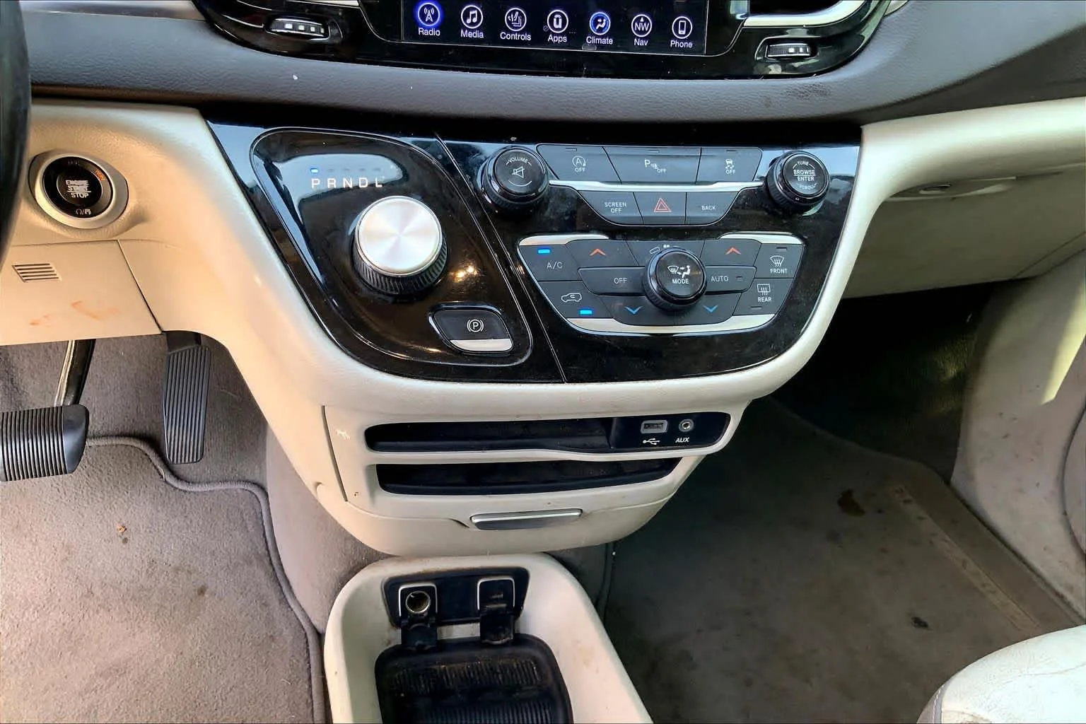 Used 2017 Tusk White Chrysler Touring-L image 29