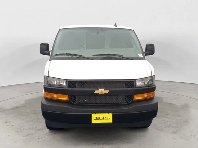 New 2025 Summit White Chevrolet WT image 8