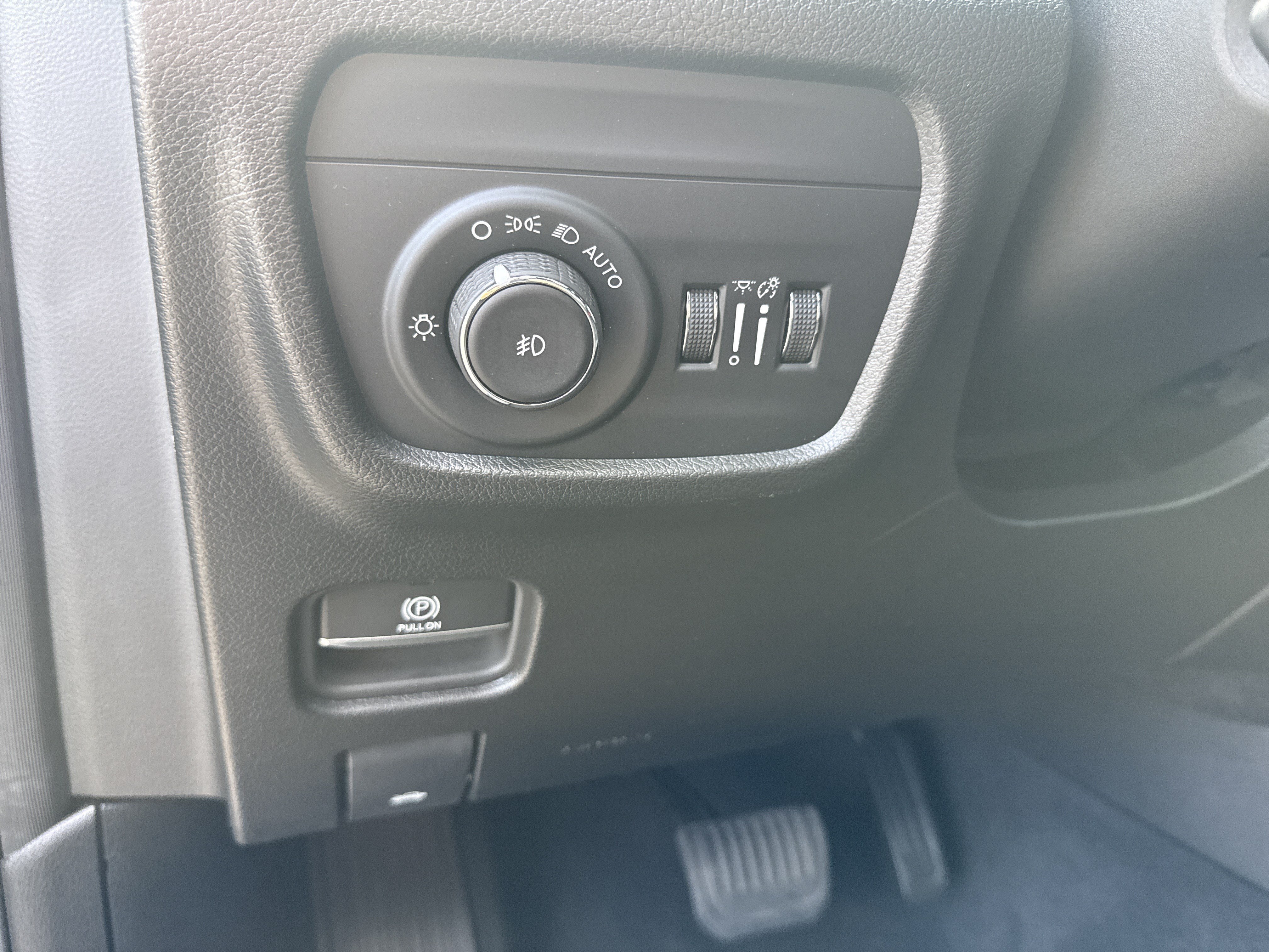 Used 2024 Baltic Gray Metallic Clearcoat Jeep Limited image 32
