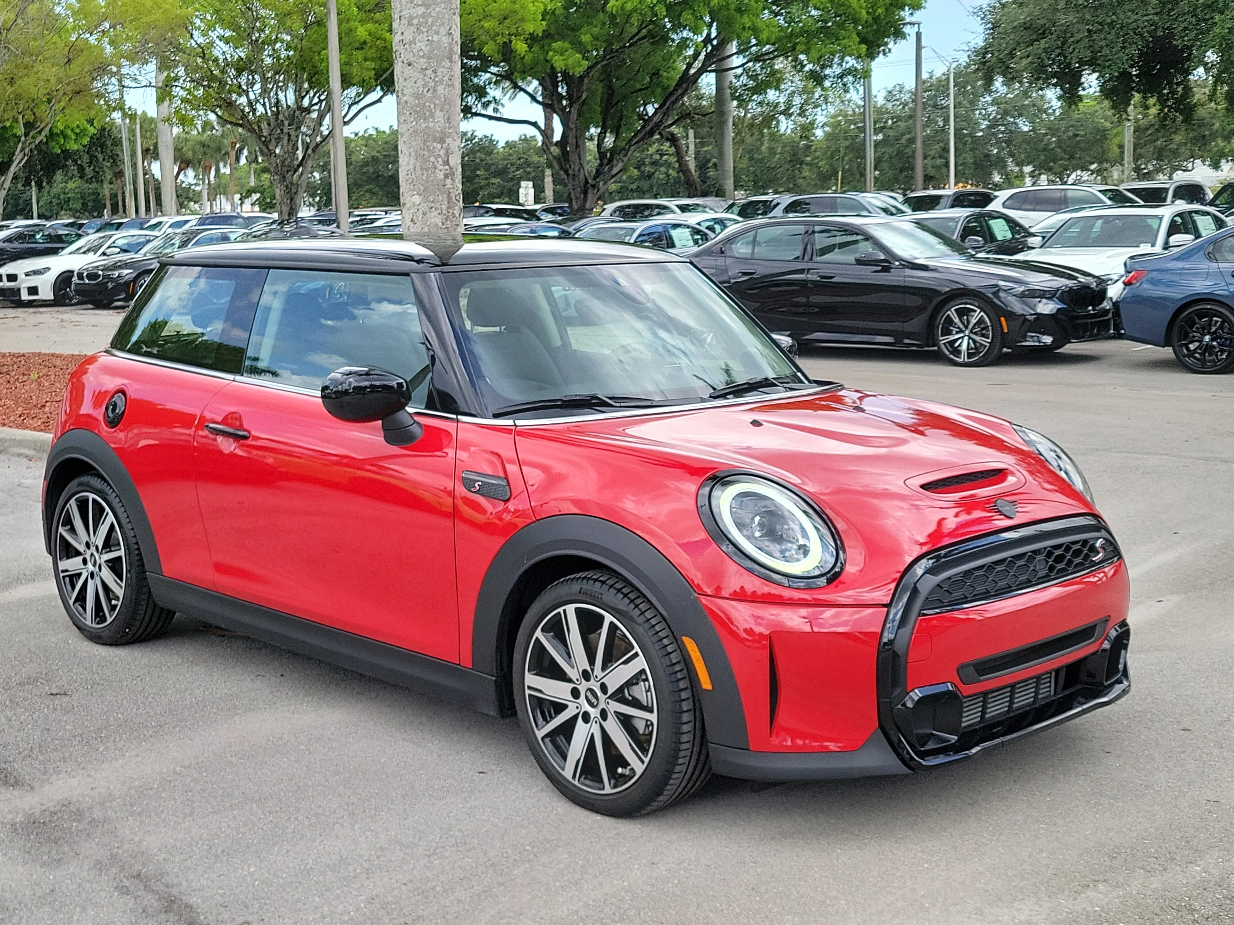 2022 MINI Hardtop Cooper S's photo