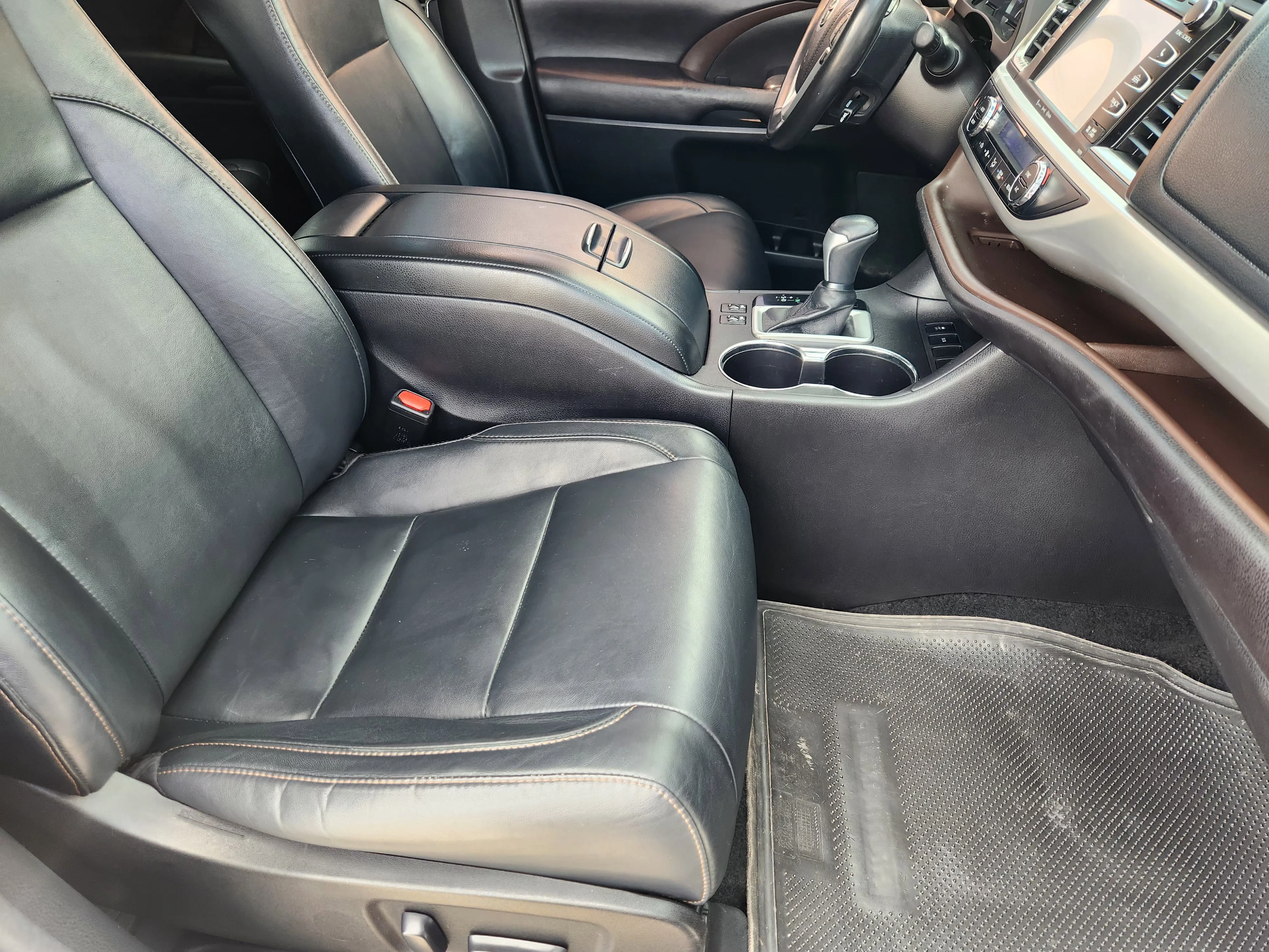 Used 2017 White Toyota XLE image 15