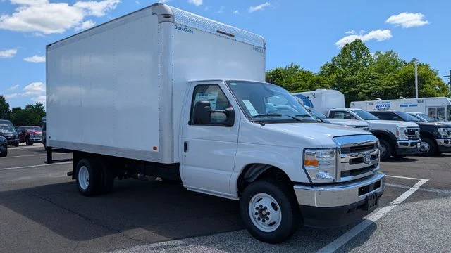 New 2027 Oxford White Ford E-450 DRW image 3