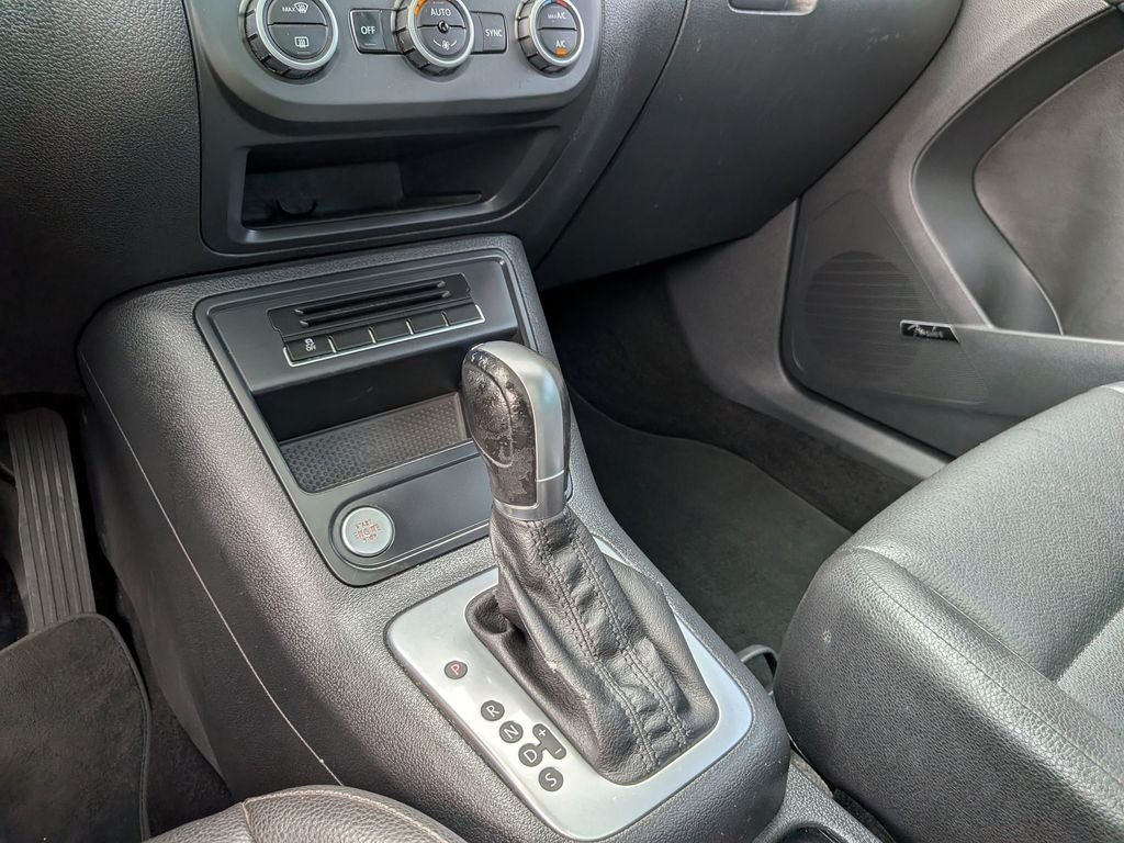 Used 2015 Silver Volkswagen SEL image 22
