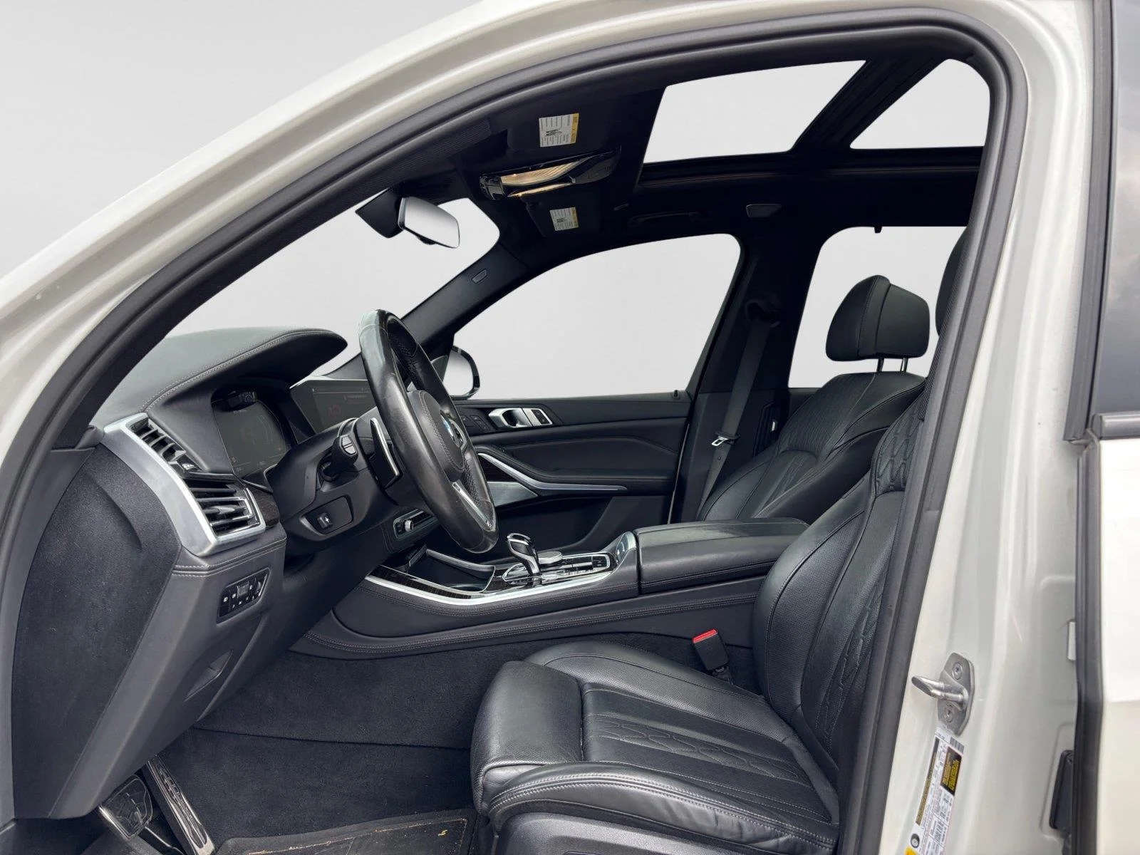 Used 2020 Mineral White Metallic BMW M50i image 10