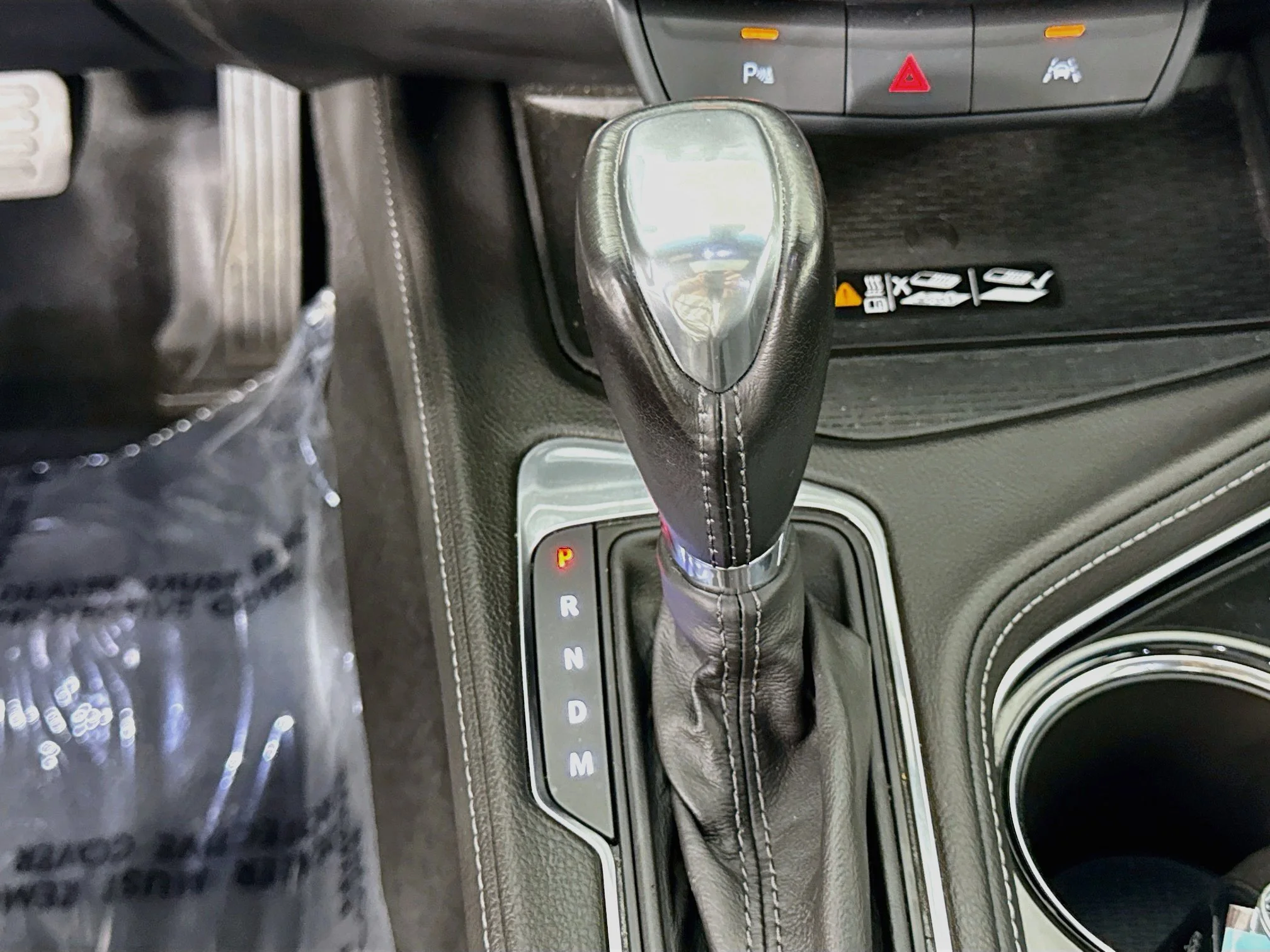 Used 2022 SUMMIT WHITE Cadillac Luxury image 19