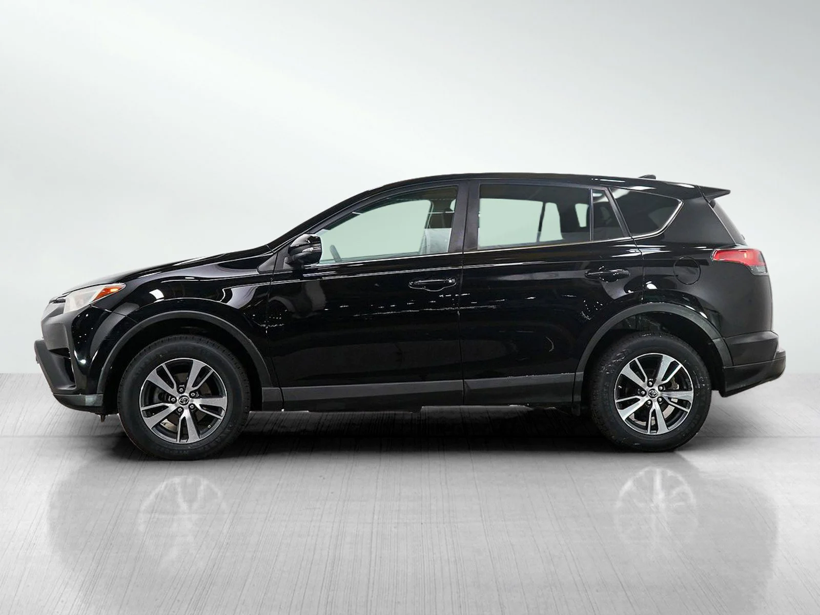 Used 2018 Toyota RAV4 XLE with VIN 2T3RFREVXJW791701 for sale in Burnsville, Minnesota