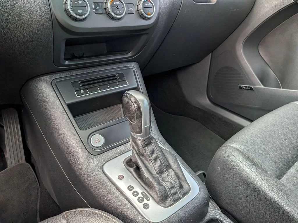 Used 2015 Silver Volkswagen SEL image 22