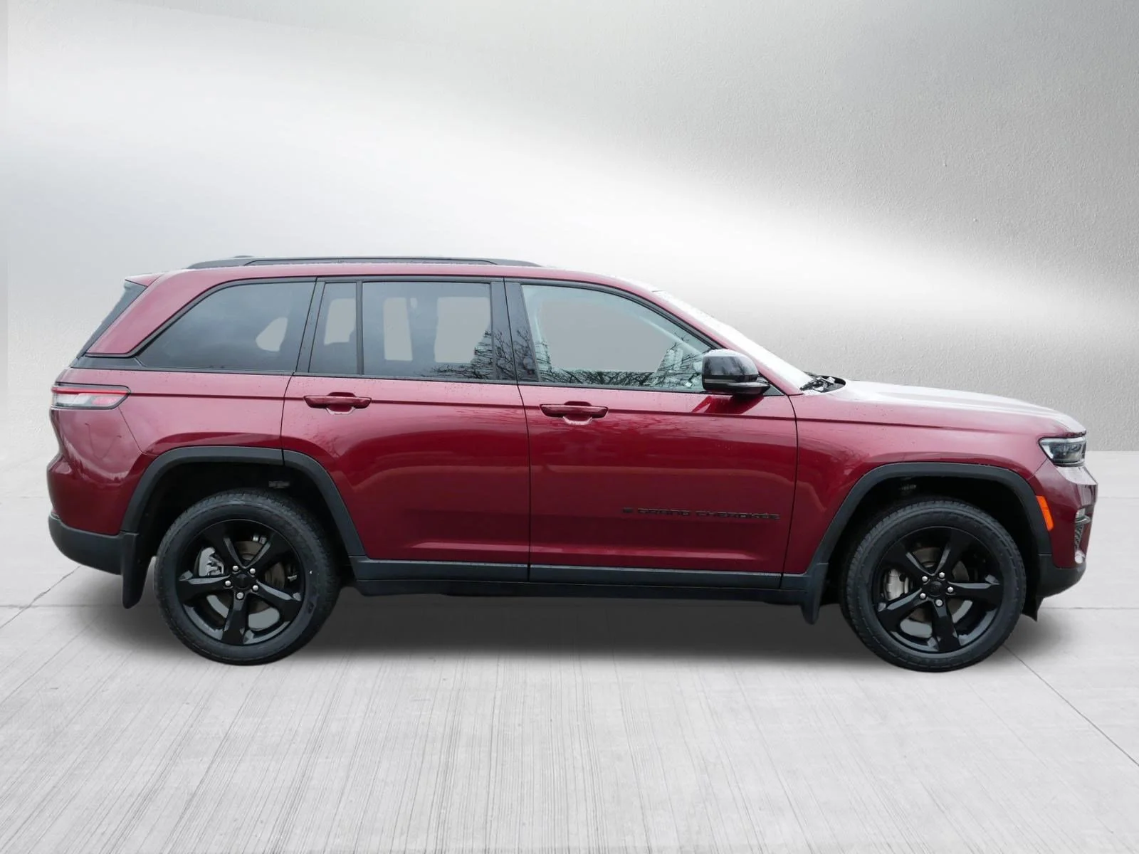 Used 2023 Velvet Red Pearlcoat Jeep Limited image 8