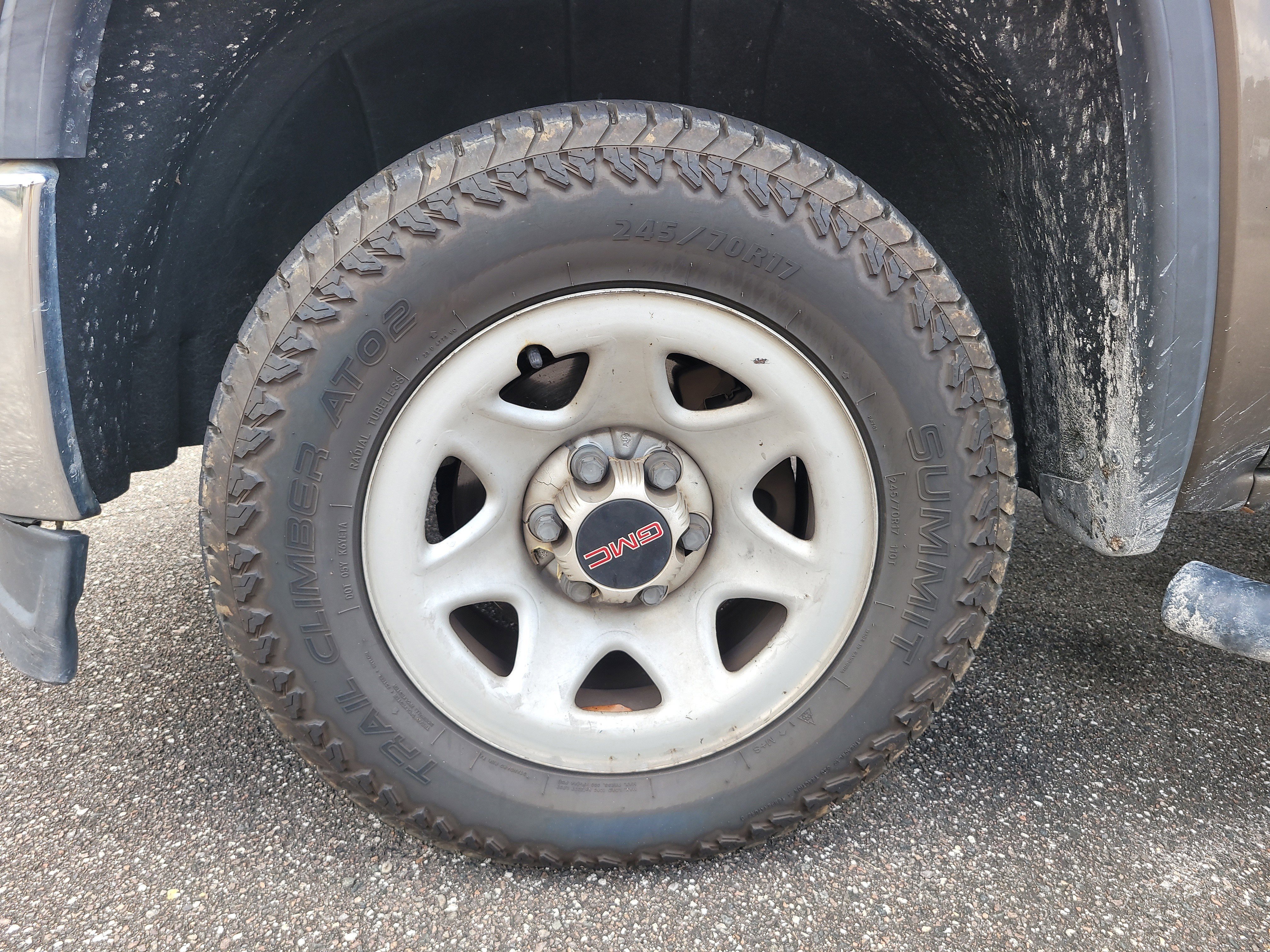 Used 2015 Bronze Alloy Metallic GMC Base image 9