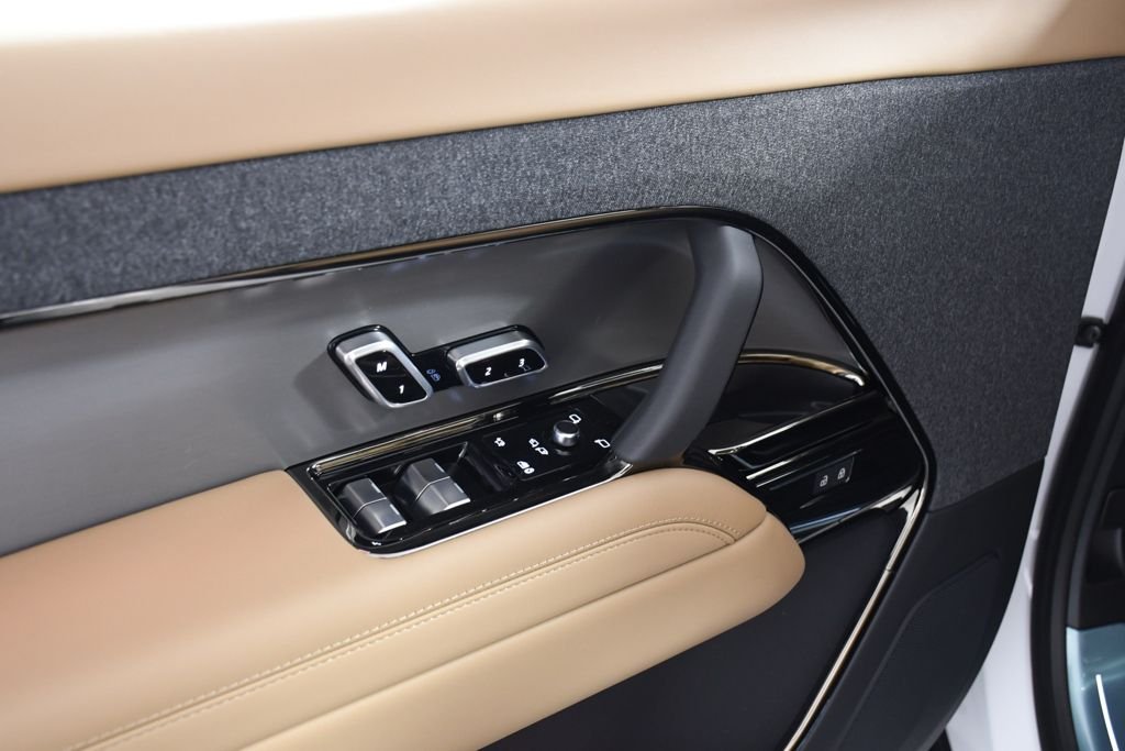 New 2026 Fuji White Land Rover SE image 15
