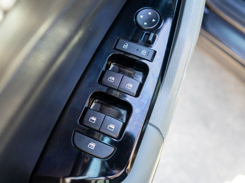 Used 2025 Black Kia X-Line Prestige image 17