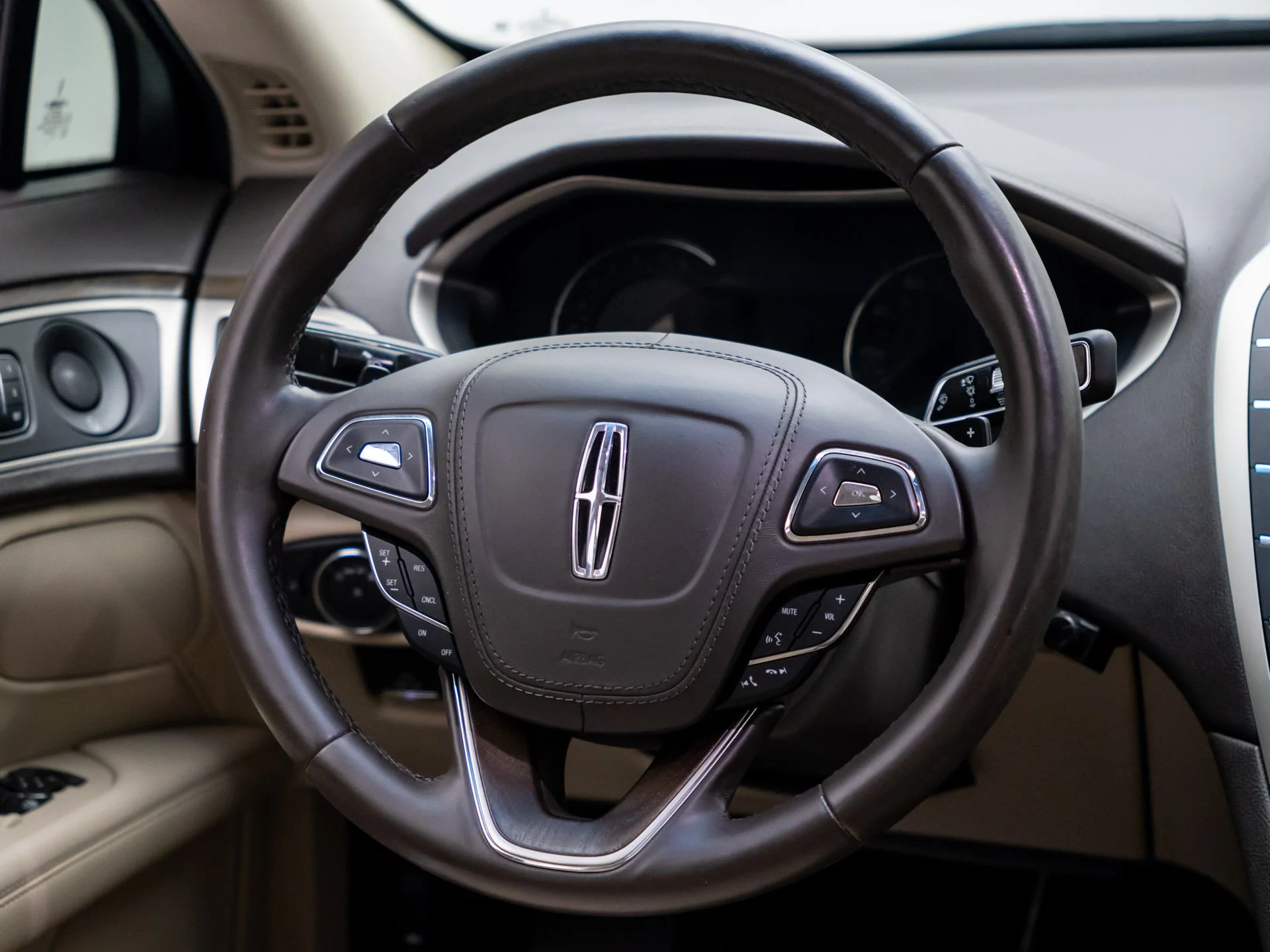 Used 2018 Blue Lincoln Reserve image 12